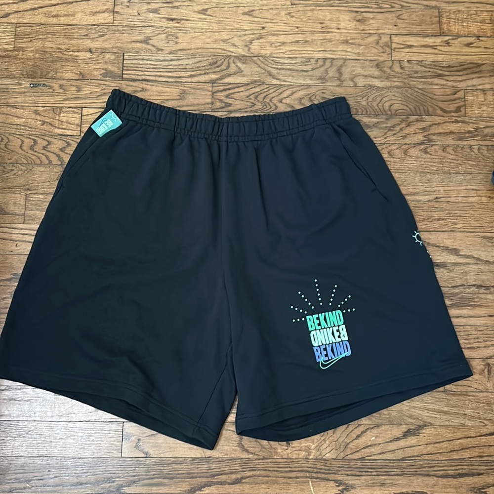 NIKE Sportswear Club Be Kind Shorts
